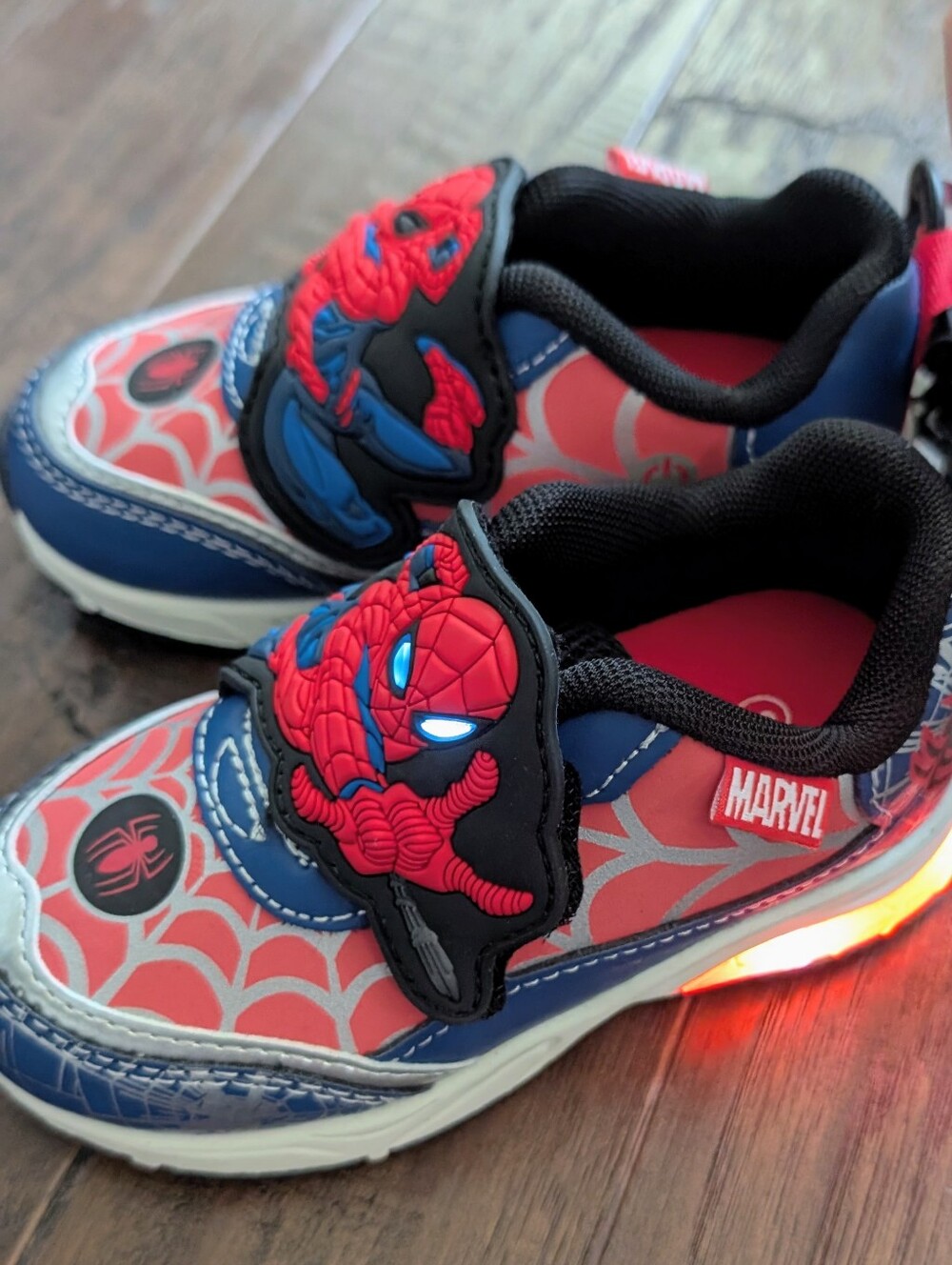 Marvel Spider-Man Kids Light Up Sneakers Size 8